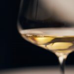 Il mercato del vino toccherà i 412 miliardi nel 2027: e-commerce, packaging sostenibile e vini bio i trend 2024