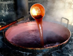 A Roccamontepiano (Chieti) un Presidio Slow Food per salvare la tradizionale cotta del mosto d’uva