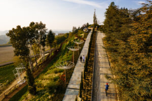 Alba, dove l’arte accende le colline