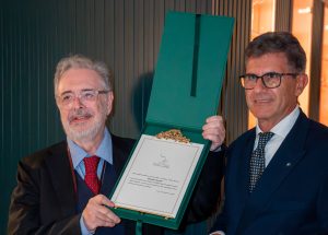 Vino: ​Istituto Grandi Marchi premia Daniele Cernilli